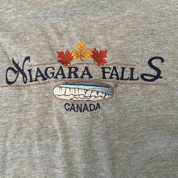 Niagara Falls Canada Embroidered Men’s Large T-Shirt - Picture 2 of 4